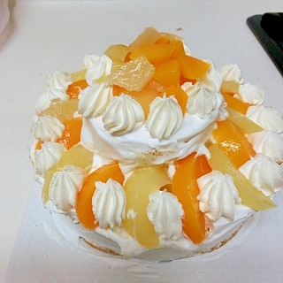 モントンのスポンジで黄桃のケーキ